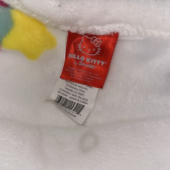 Hello Kitty Christmas Throw Blanket - Picture 3 of 3
